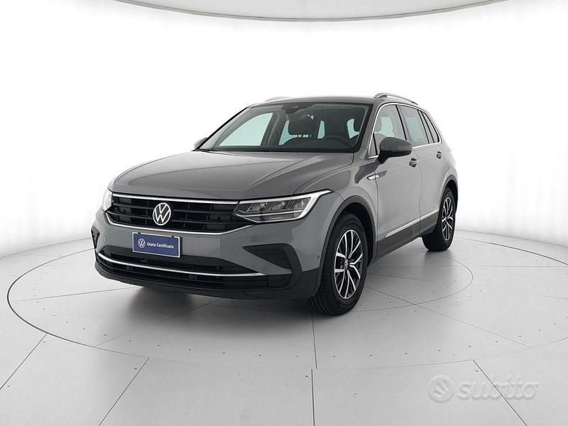 Moonstone grey Usata 2022 VW Tiguan Life SUV | 24.800 € (Ottimo prezzo) - Immagine 1/4