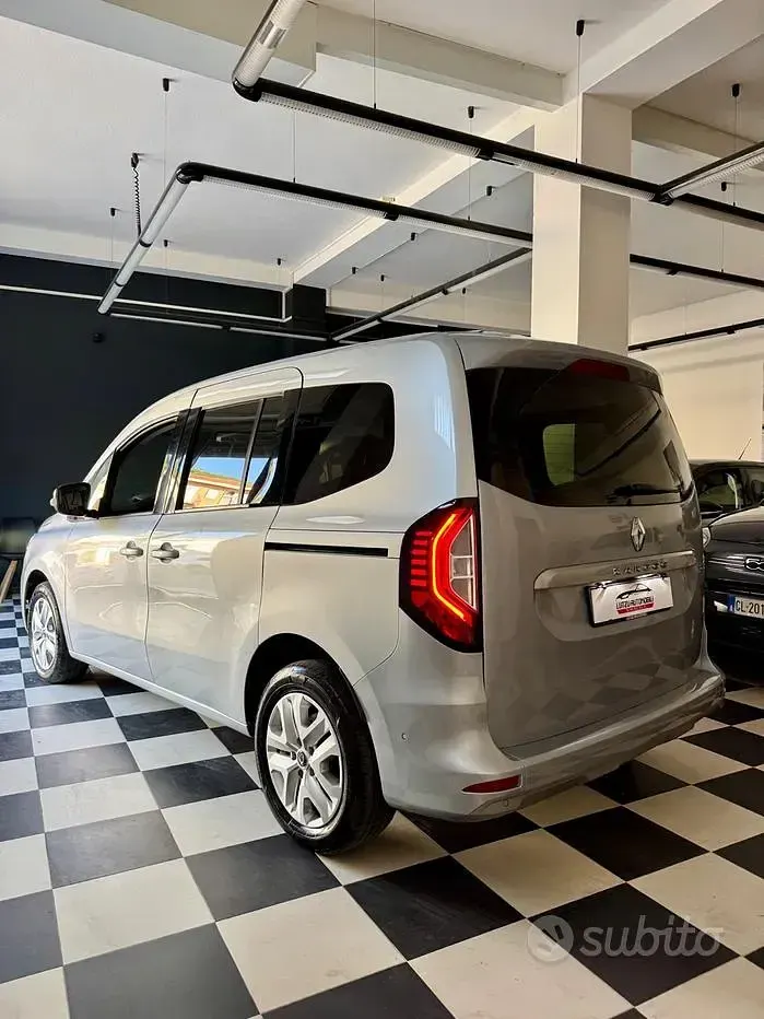 Usata Renault Kangoo Equilibre 95 CV (69 kW) 2023 Grigio Monovolume