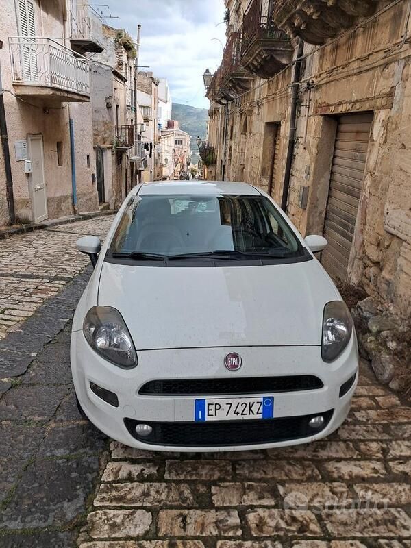 Usata 2012 Fiat Punto Due volumi | 4000 € - Immagine 1/4