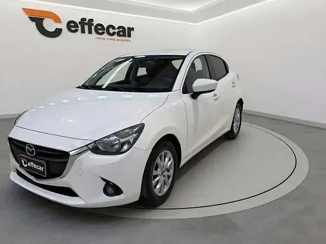 Begagnad Mazda 2 Exceed 105 HK (77 kW) 2016 Vit Sedan