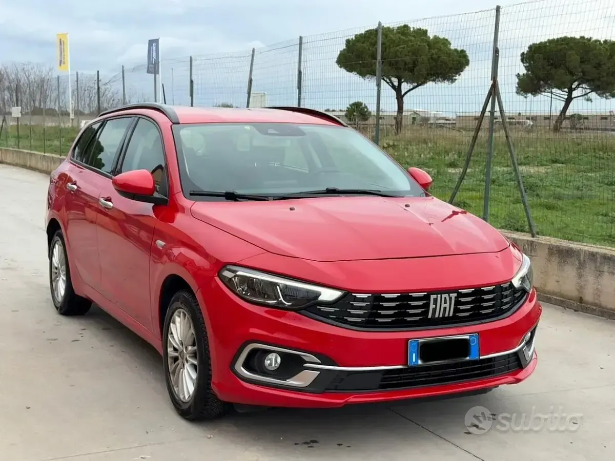 Usata Fiat Tipo Red 131 CV (96 kW) 2022 Rosso Station wagon