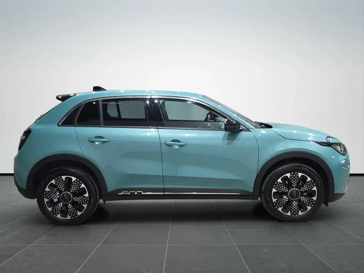 Usata Fiat 600 La Prima 101 CV (74 kW) 2025 Azzurro met SUV
