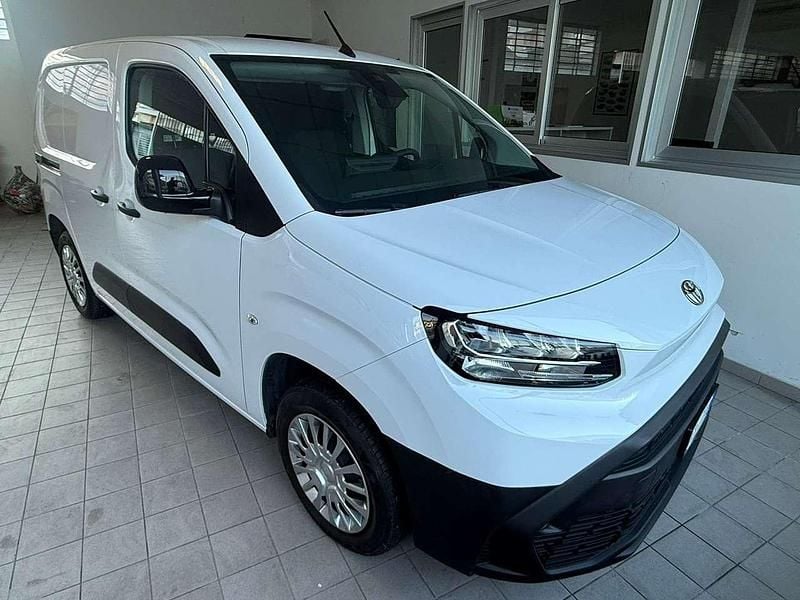 Bianco Usata 2024 Toyota Proace City City Monovolume | 16.700 € (Buon prezzo) - Immagine 1/4