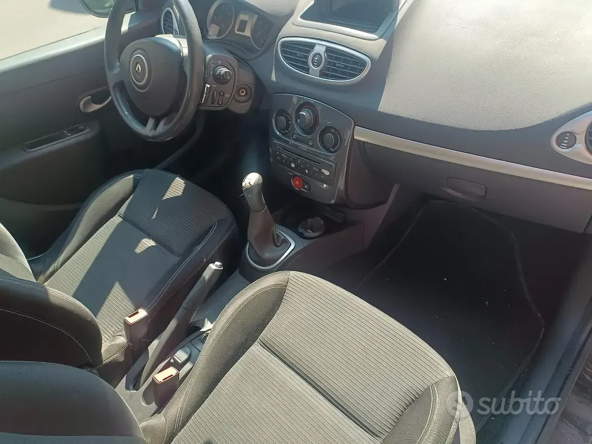 Usata Renault Clio 58 CV (42 kW) 2012 Nero Utilitaria