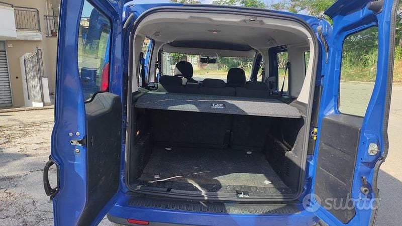 Usata Fiat Doblò 120 CV (88 kW) 2011 Blu Monovolume