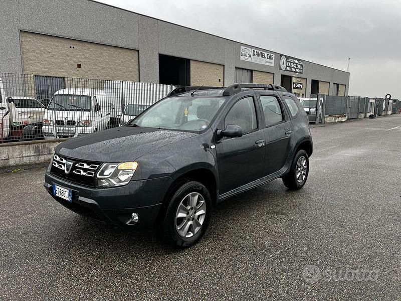Usata Dacia Duster Lauréate 110 CV (80 kW) 2014 Grigio SUV