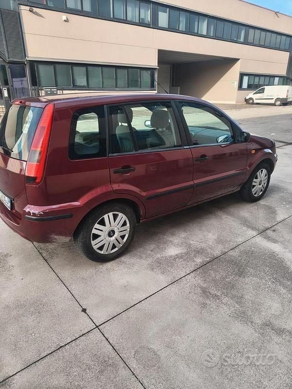 Usata Ford Fusion 101 CV (74 kW) 2003 Rosso Berlina