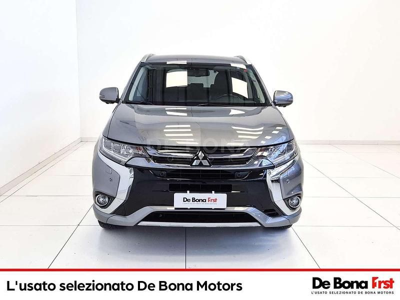 Usata Mitsubishi Outlander P-HEV Instyle 203 CV (149 kW) 2016 Grigio SUV