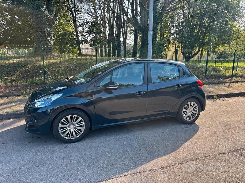 Usata Peugeot 208 Active 82 CV (60 kW) 2017 Utilitaria