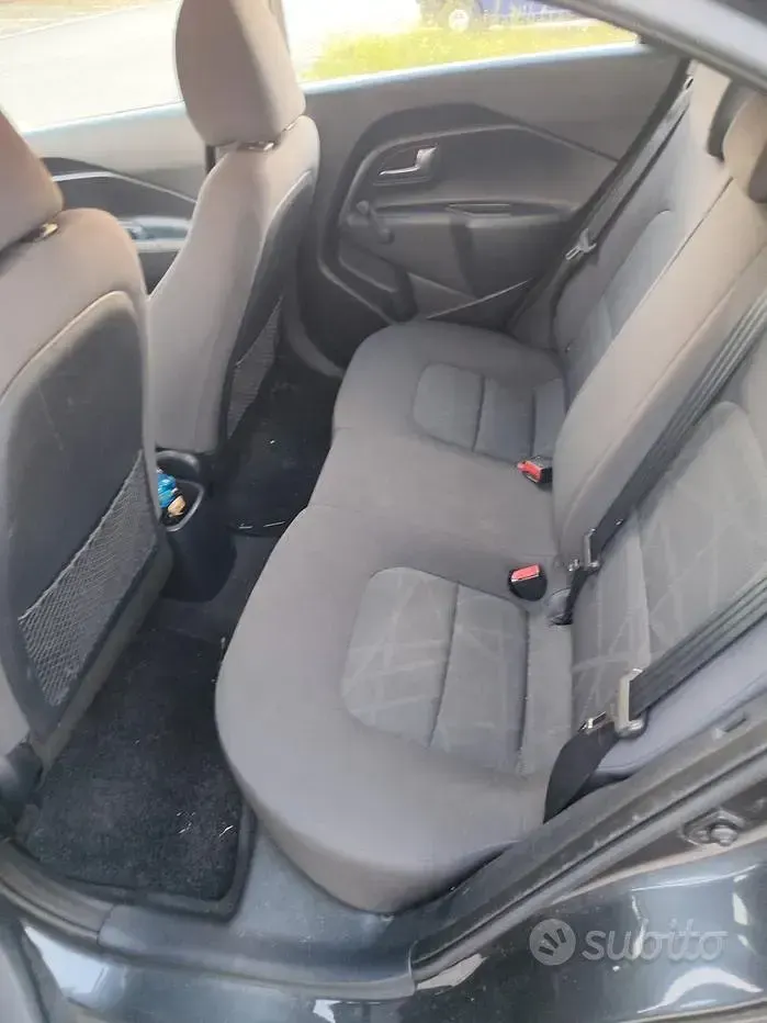 Usata Kia Rio 75 CV (55 kW) 2013 Grigio Berlina