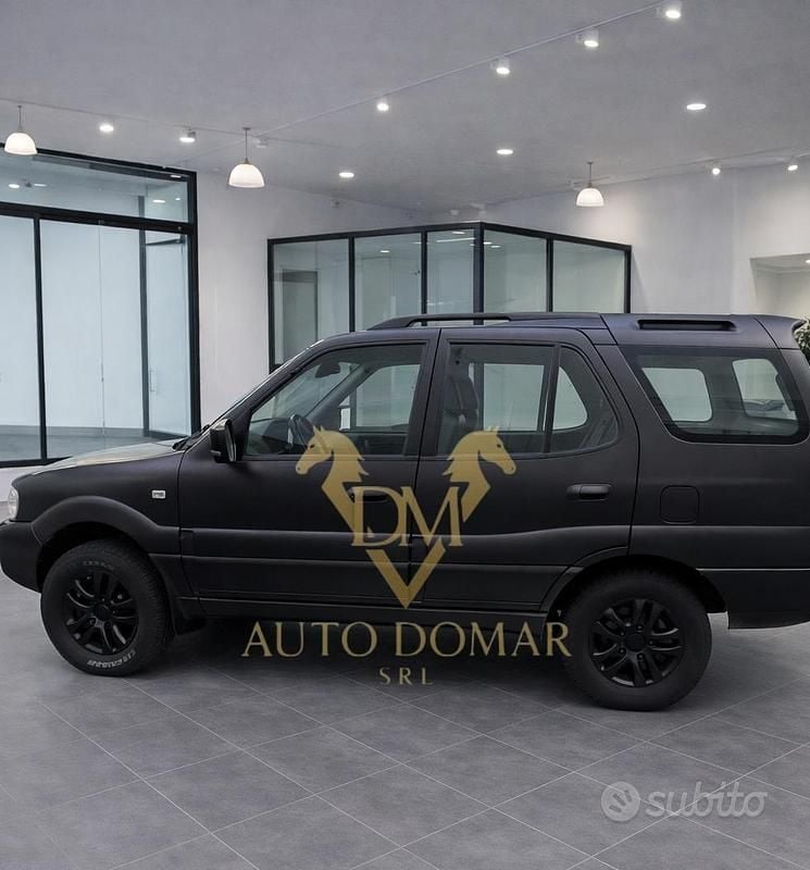 Usata Tata Safari 140 CV (102 kW) 2010 Nero SUV