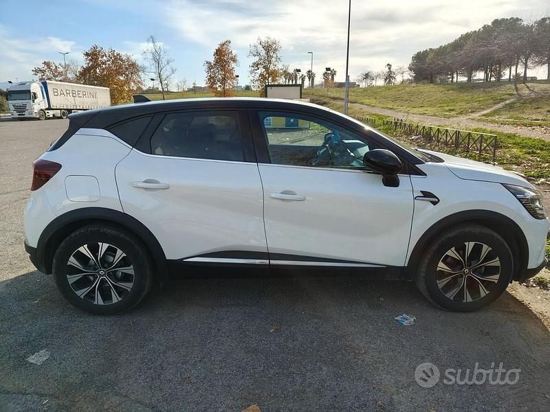 Usata Renault Captur 100 CV (73 kW) 2024 Bianco SUV