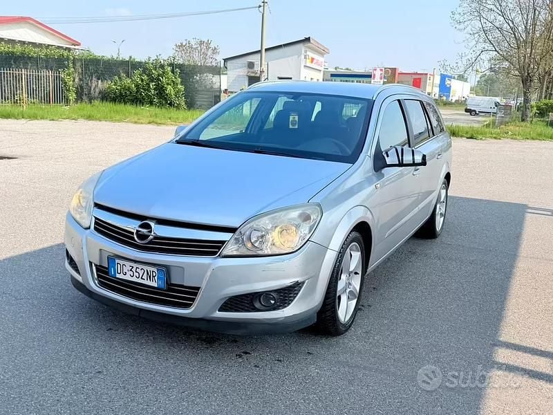 Usata Opel Astra 125 CV (91 kW) 2008 Grigio Station wagon