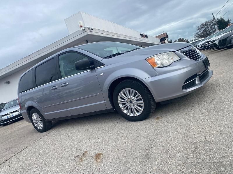 Usata Lancia Voyager Silver 177 CV (130 kW) 2014 Grigio Monovolume