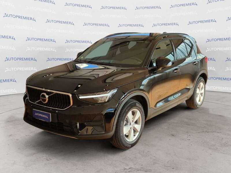 Nero Nuova 2025 Volvo XC40 SUV | 34.400 € (Buon prezzo) - Immagine 1/4