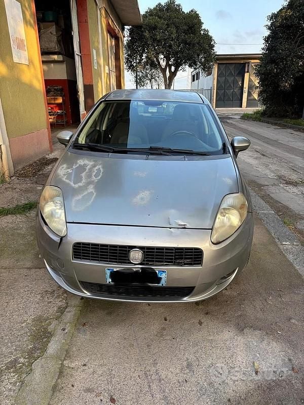 Usata Fiat Grande Punto Dynamic 75 CV (55 kW) 2008 Grigio Utilitaria