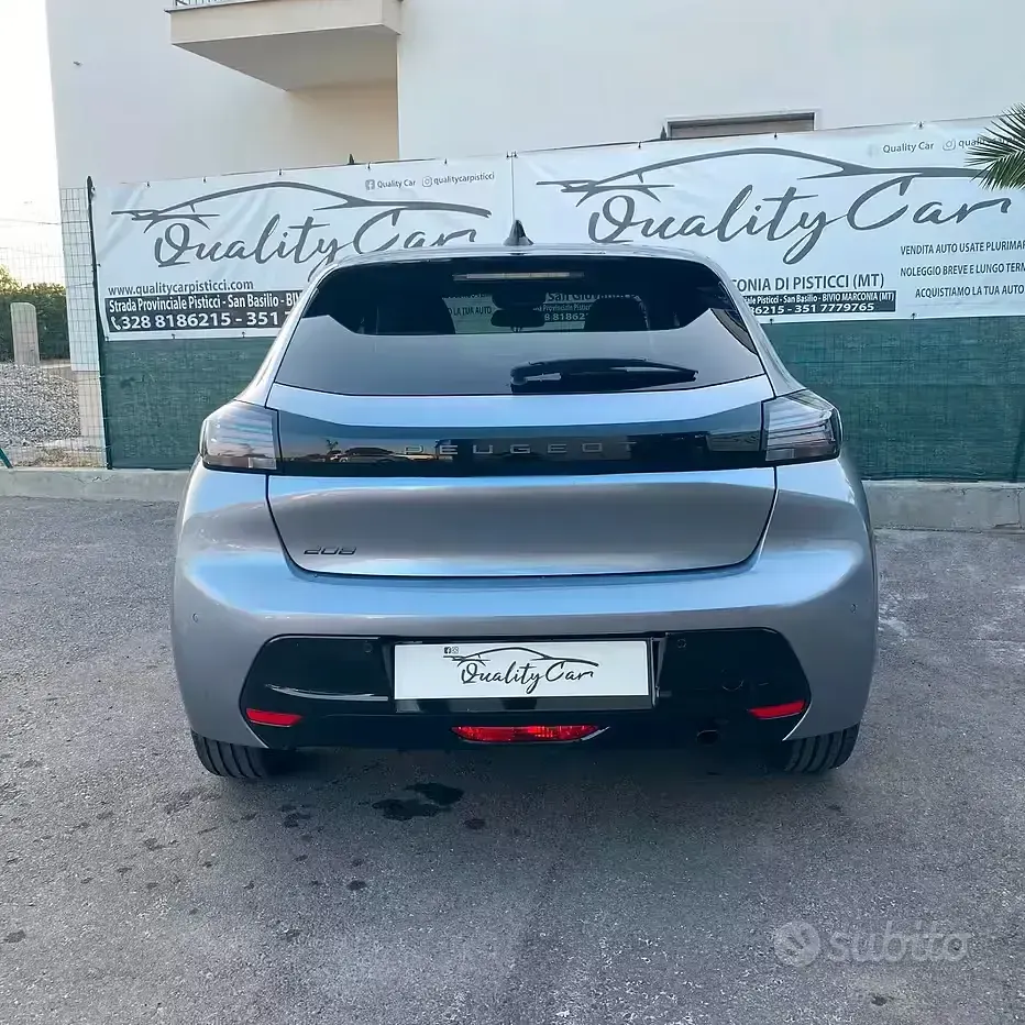 Usata Peugeot 208 Allure 100 CV (73 kW) 2025 Grigio Utilitaria