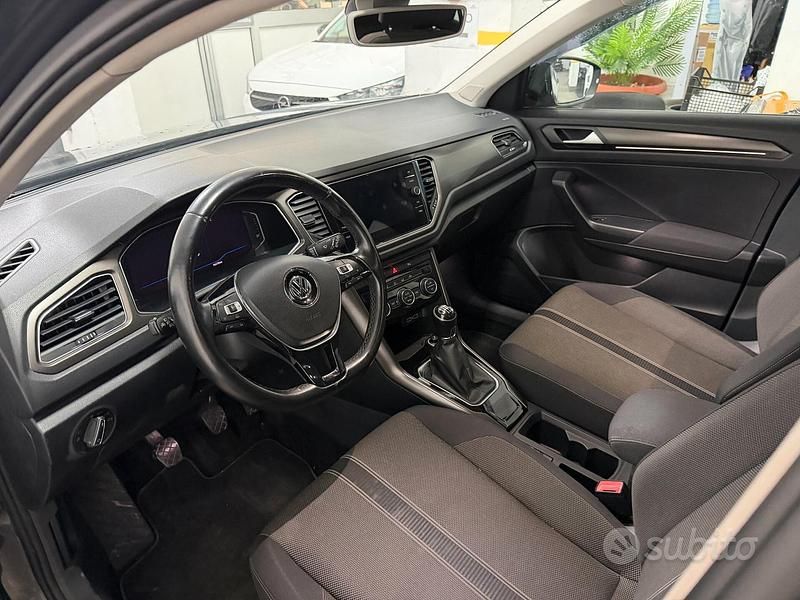 Usata VW T-Roc Style 116 CV (85 kW) 2018 Grigio SUV