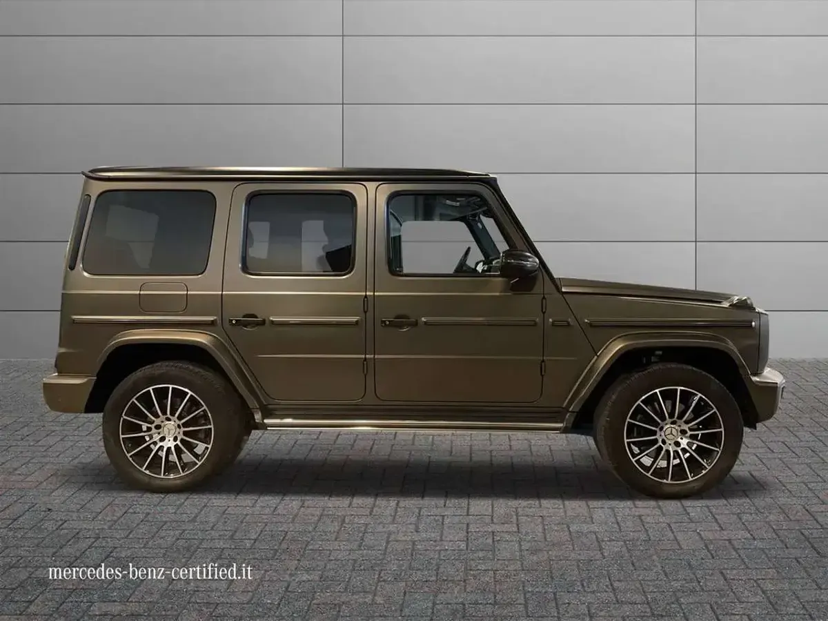 Usata Mercedes G400 AMG line 330 CV (242 kW) 2023 Grigio monza magno SUV