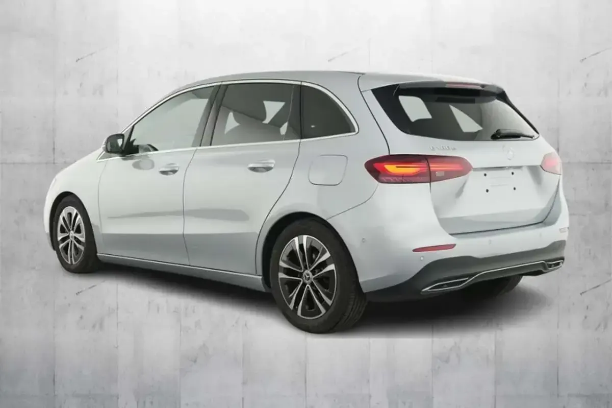 Usata Mercedes B180 Advanced 116 CV (85 kW) 2025 Argento Utilitaria