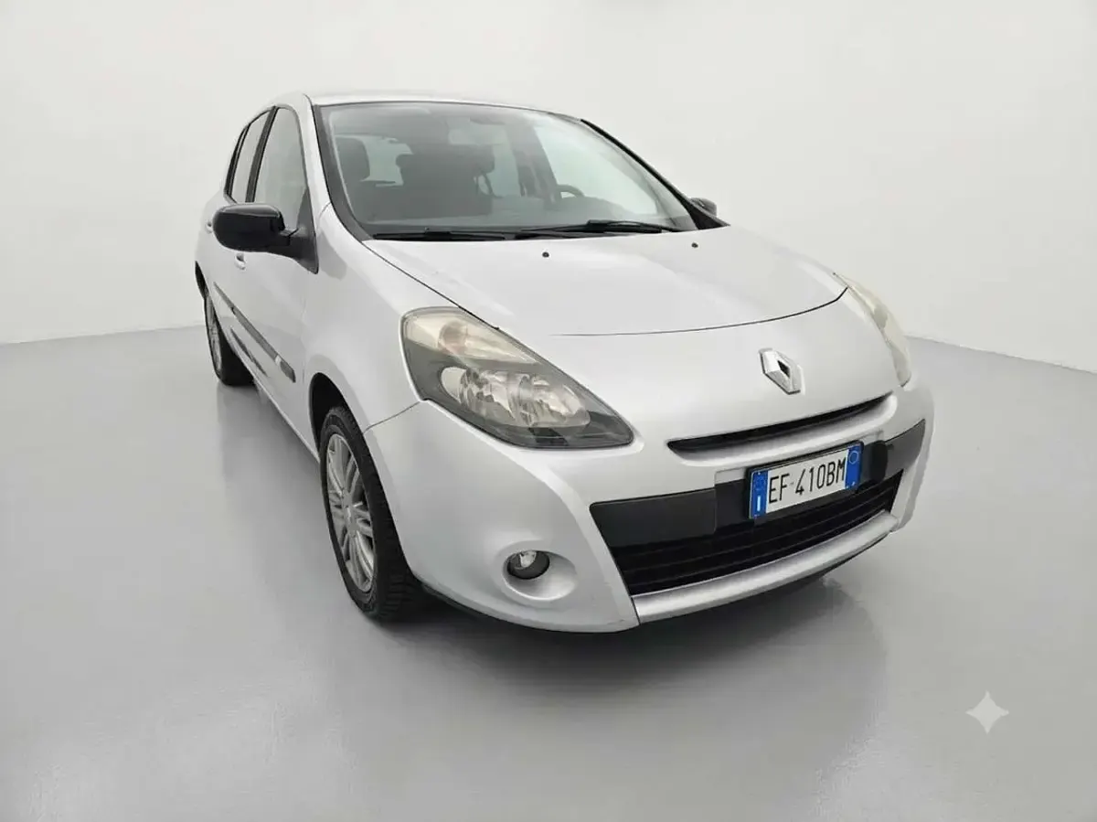 Usata Renault Clio II Luxe 101 CV (74 kW) 2010 Grigio Berlina