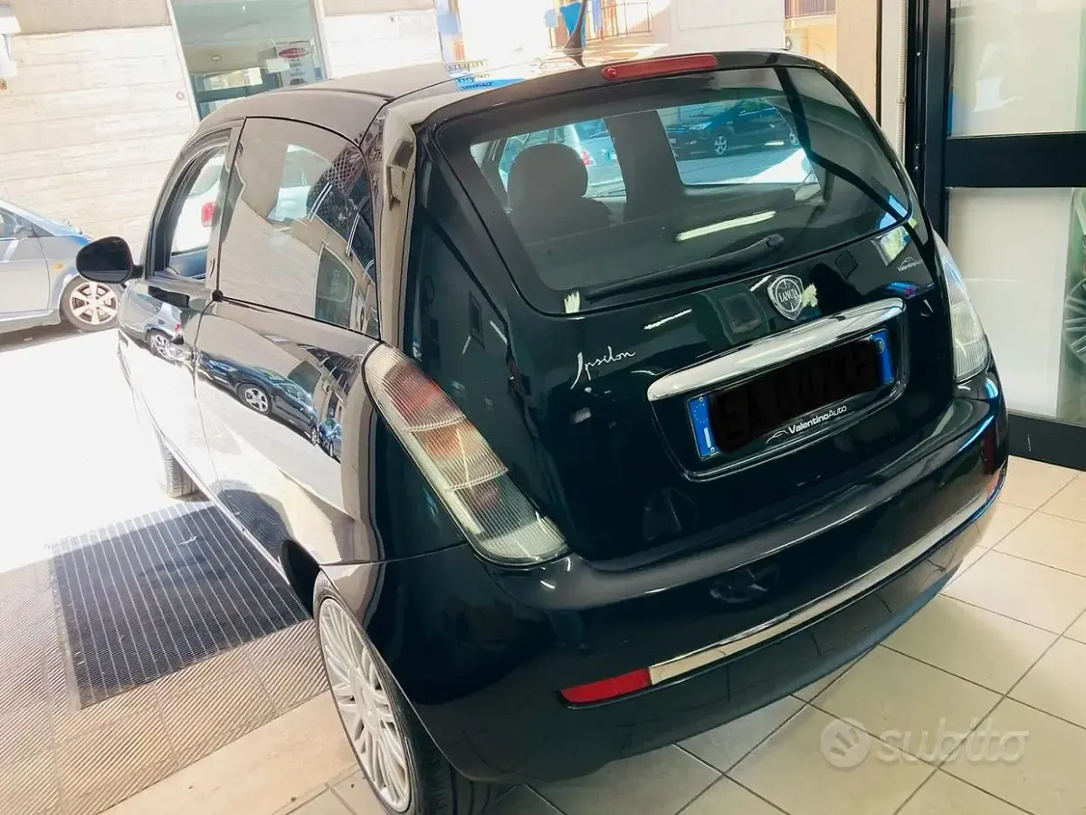 Usata Lancia Ypsilon 75 CV (55 kW) 2010 Nero Utilitaria
