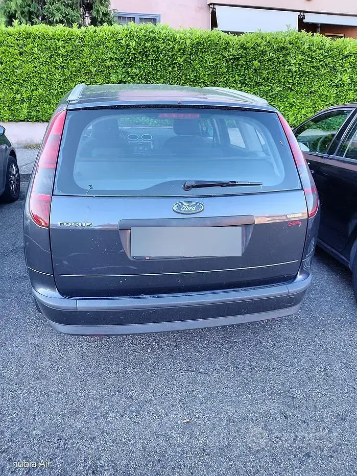 Usata Ford Focus 90 CV (66 kW) 2007 Grigio Station wagon