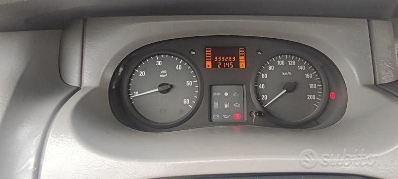 Usata Opel Vivaro 100 CV (73 kW) 2006 Bianco Monovolume