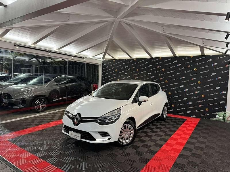 Bianco Usata 2019 Renault Clio IV Business Tre volumi | 9999 € (Ottimo prezzo) - Immagine 1/4