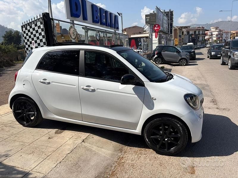 Usata Smart ForFour 90 CV (66 kW) 2018 Nero Utilitaria
