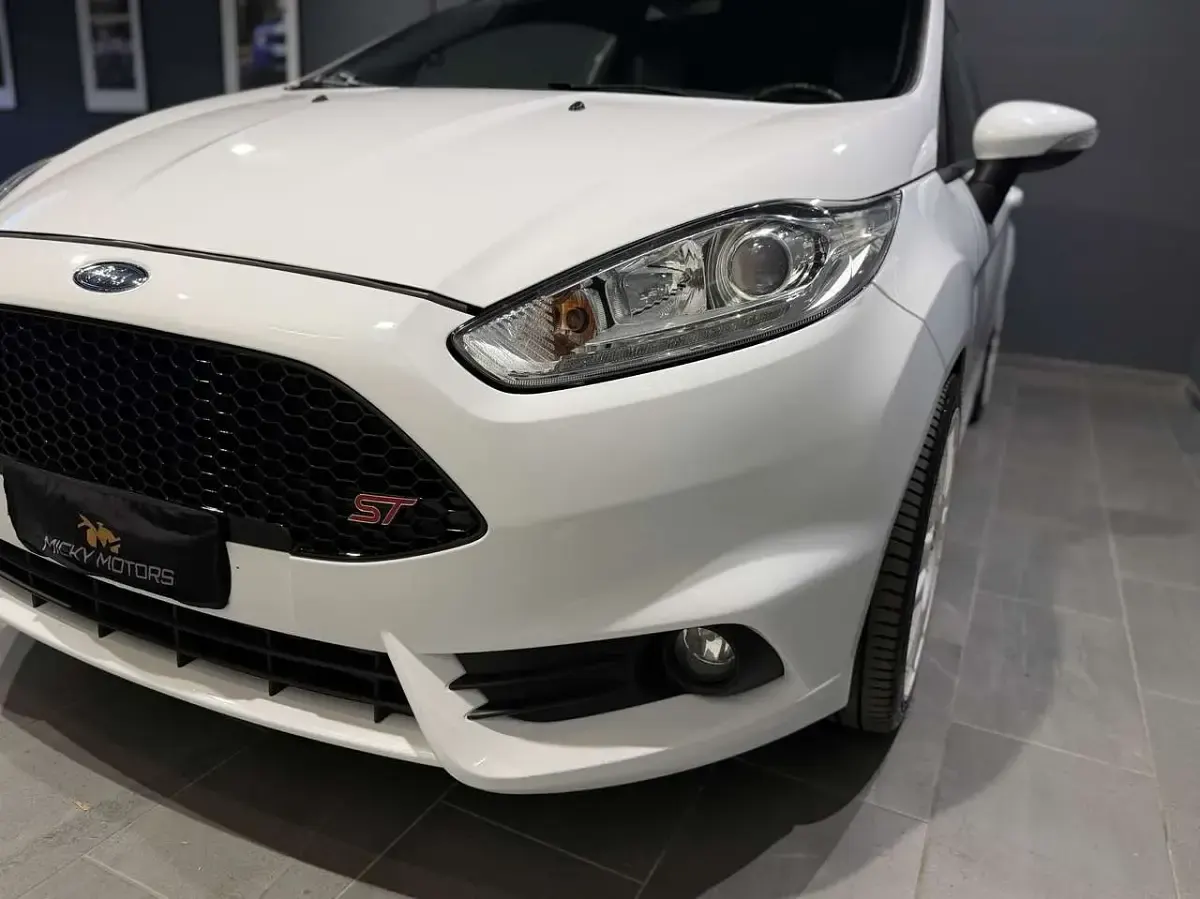 Usata Ford Fiesta ST 182 CV (133 kW) 2017 Bianco Utilitaria