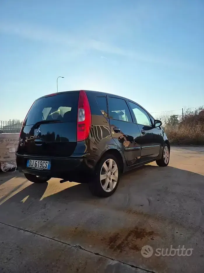 Usata Mitsubishi Colt 75 CV (55 kW) 2007 Nero Berlina