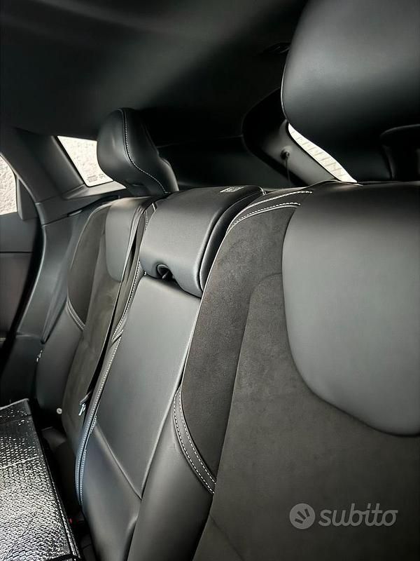 Usata Volvo V40 R-Design 2017 Rosso Berlina