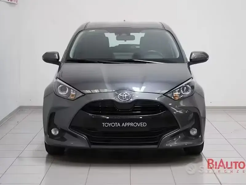 Usata Toyota Yaris Active 72 CV (52 kW) 2022 Grigio Utilitaria
