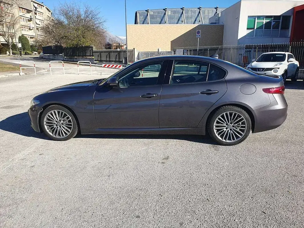 Gebraucht Alfa Romeo Giulia Super 150 PS (110 kW) 2017 Grau Limousine