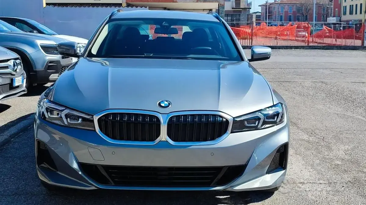 Usado BMW 318 Comfort Edition 150 CV (110 kW) 2024 Gris Familiar