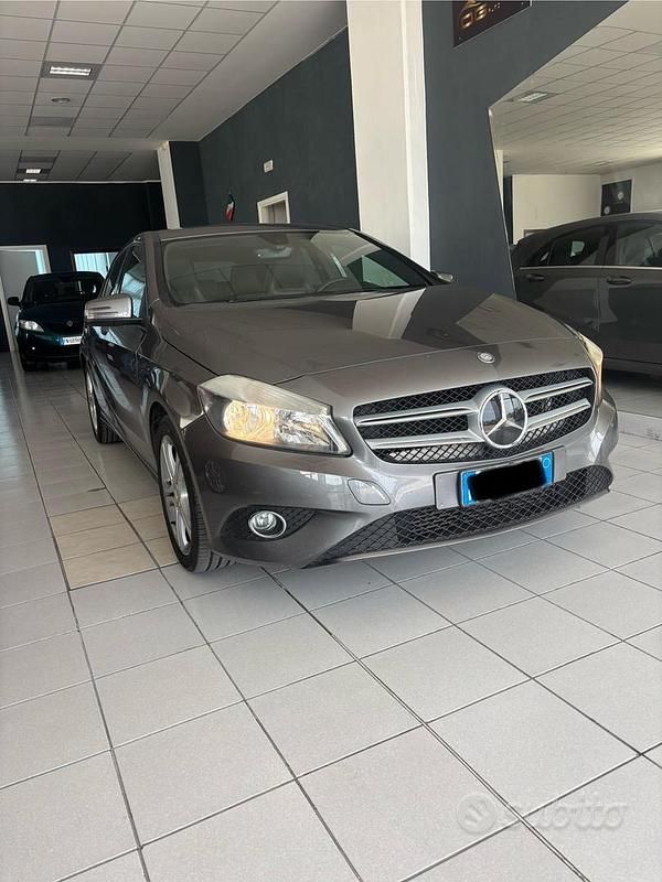 Usata Mercedes A180 Edition 108 CV (79 kW) 2014 Grigio Berlina