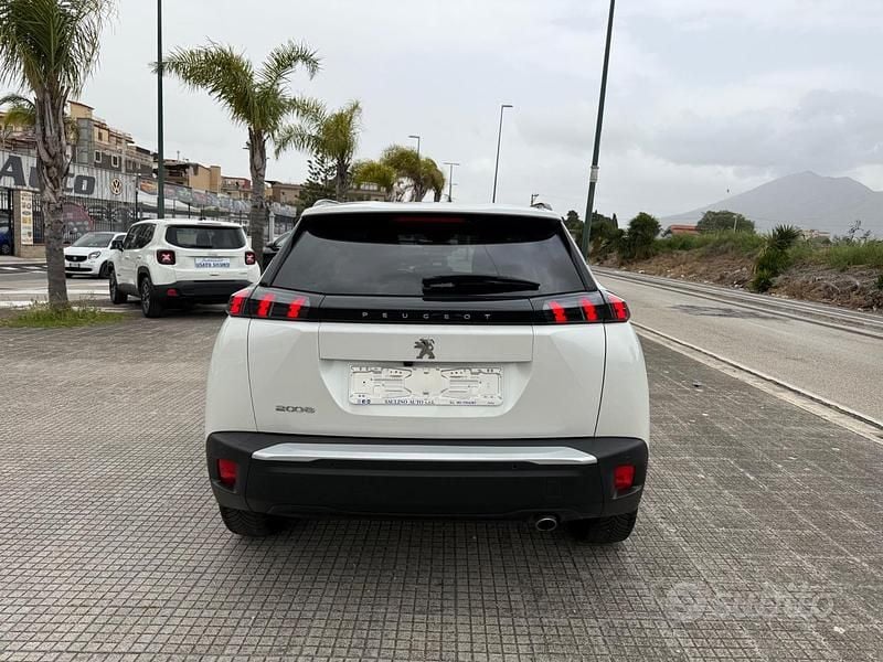 Usata Peugeot 2008 Allure 131 CV (96 kW) 2021 Bianco SUV