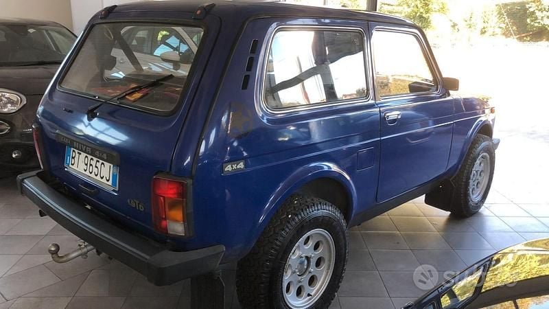 Usata Lada niva 74 CV (54 kW) 2001 Blu SUV