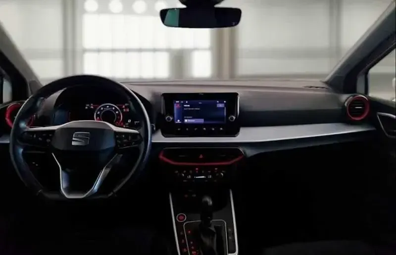 Usata Seat Arona Xperience 110 CV (80 kW) 2023 Bianco SUV