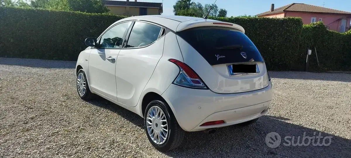 Usata Lancia Ypsilon 69 CV (50 kW) 2017 Bianco Utilitaria