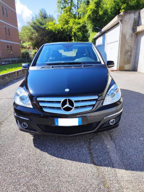 Nero Usata 2011 Mercedes B200 Executive Monovolume | 3900 € (Cara) - Immagine 1/4