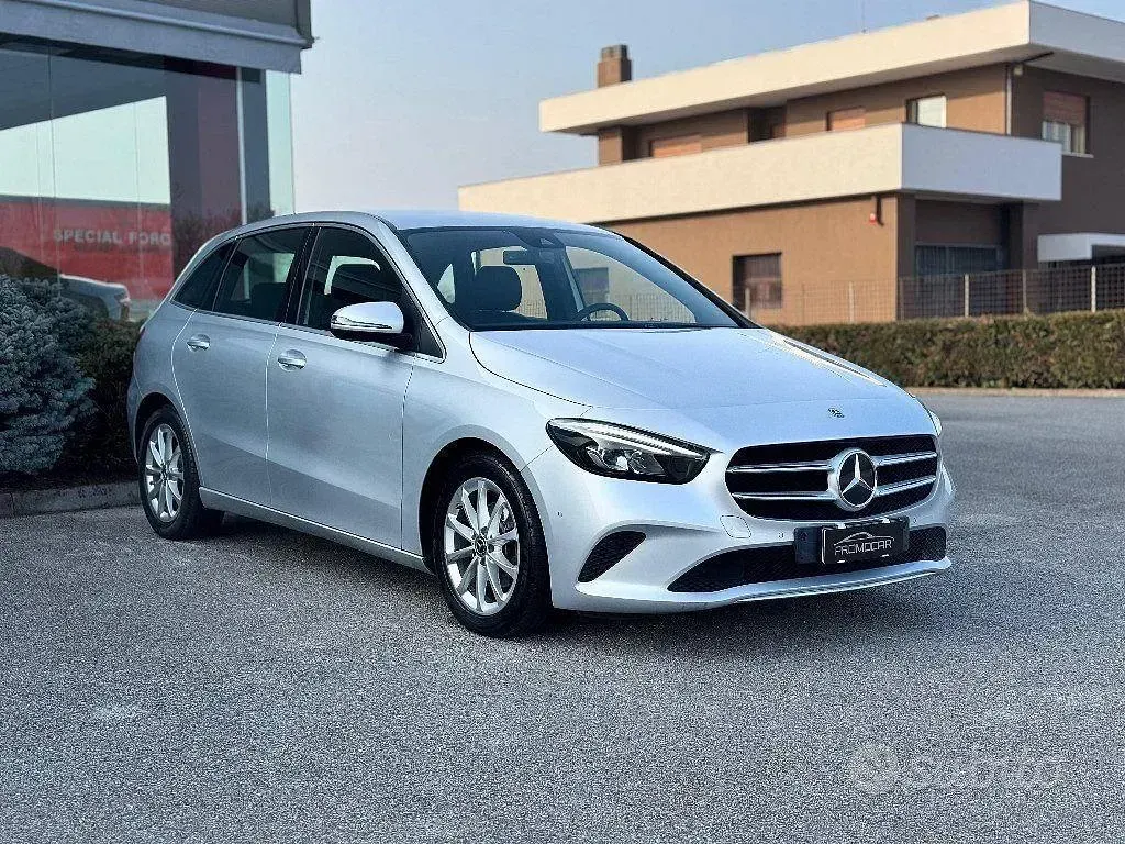 Usata Mercedes B180 116 CV (85 kW) 2020 Grigio Utilitaria