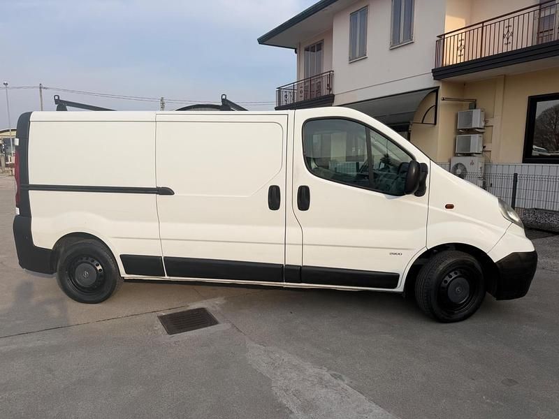 Usata Opel Vivaro 114 CV (83 kW) 2007 Bianco Monovolume