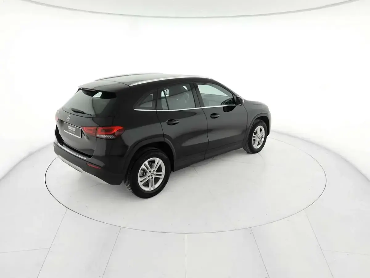 Usata Mercedes GLA180 116 CV (85 kW) 2023 Nero SUV