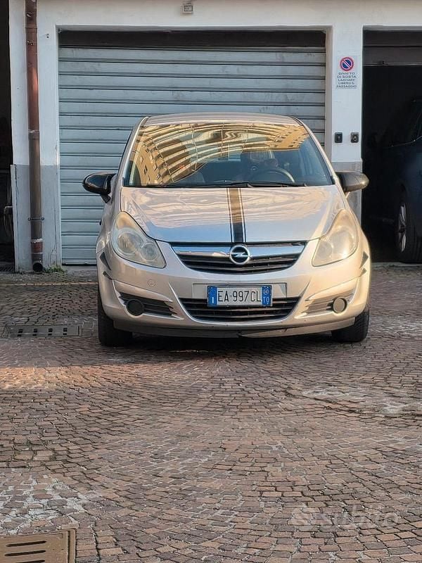 Usata Opel Corsa 85 CV (62 kW) 2010 Grigio Berlina