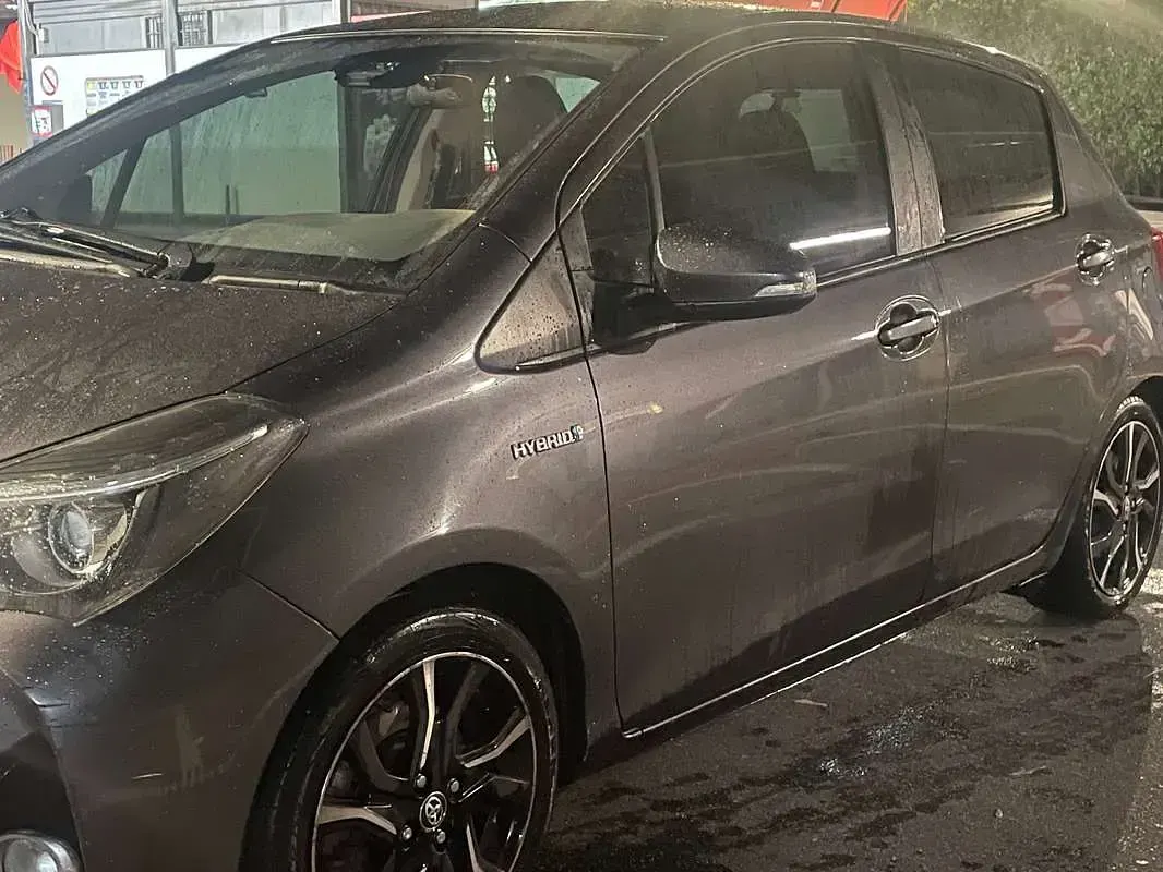 Usata Toyota Yaris Edition 101 CV (74 kW) 2016 Grigio Utilitaria