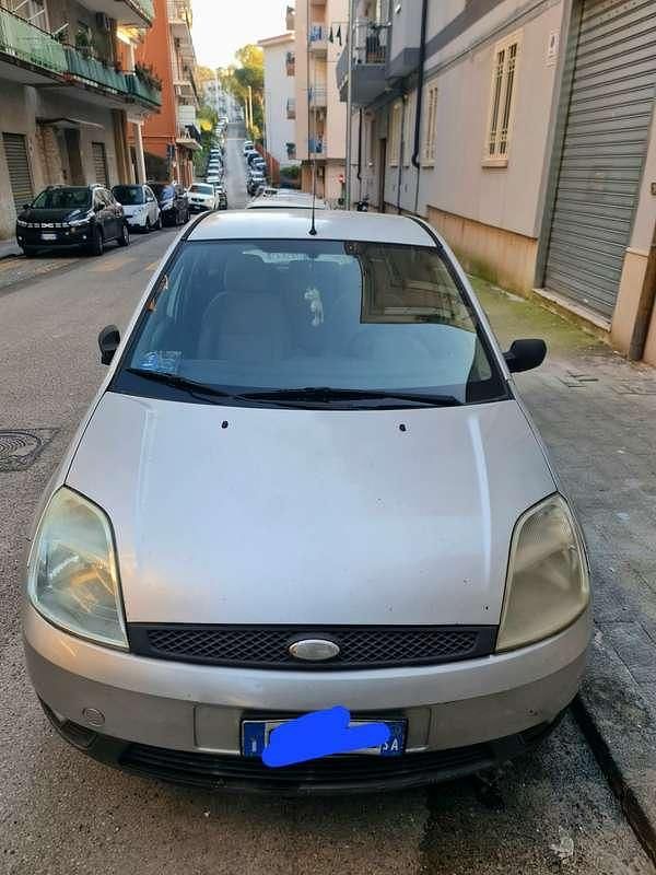 Usata Ford Fiesta Ambiente 68 CV (50 kW) 2003 Utilitaria