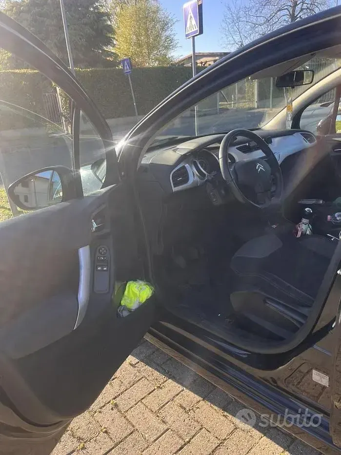 Begagnad Citroën C3 60 HK (44 kW) 2012 Svart Sedan