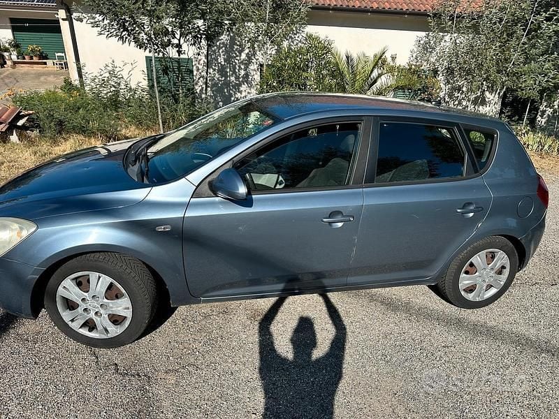 Usata 2008 Kia Ceed Due volumi | 1600 € (Buon prezzo) - Immagine 1/4